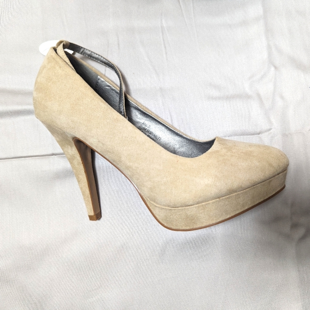 Maurices Ankle Strap Heel Faux Suede Natural/Beige size 9